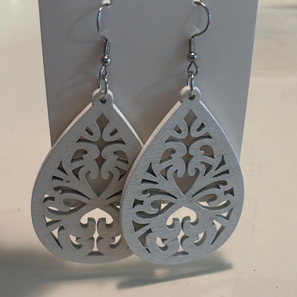 White Teardrop Filigree Earrings
